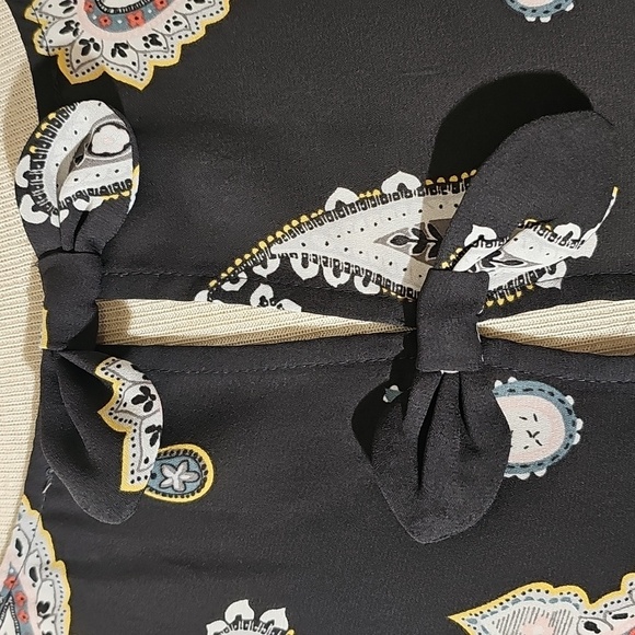 Paisley Print Navy Blue Sleeveless Top. By Loft. Large P. 2 little Bows In Back. - Picture 3 of 7